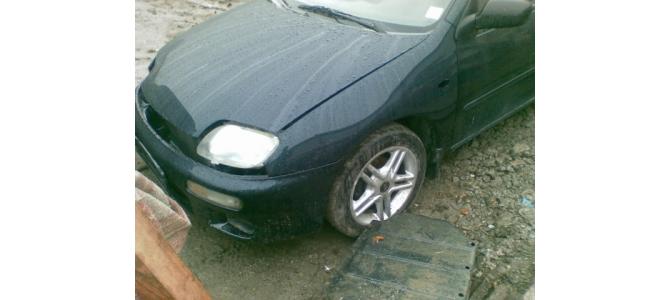 cumpar far mazda 323c ofer 200lei