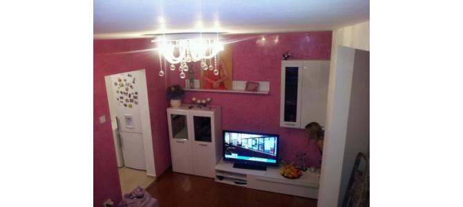 vand apartament ultralux 2 cam