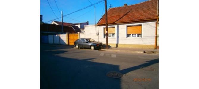 vand casa particulara-70000 eur neg.