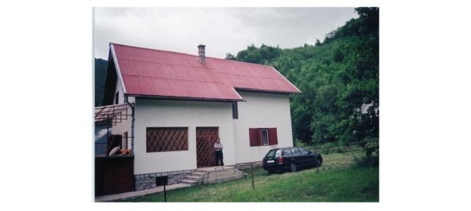 Casa de vanzare, construita în 2001.