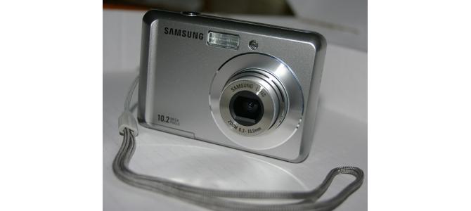 vand camera foto samsung es15+card 2gb,husa 120 ron